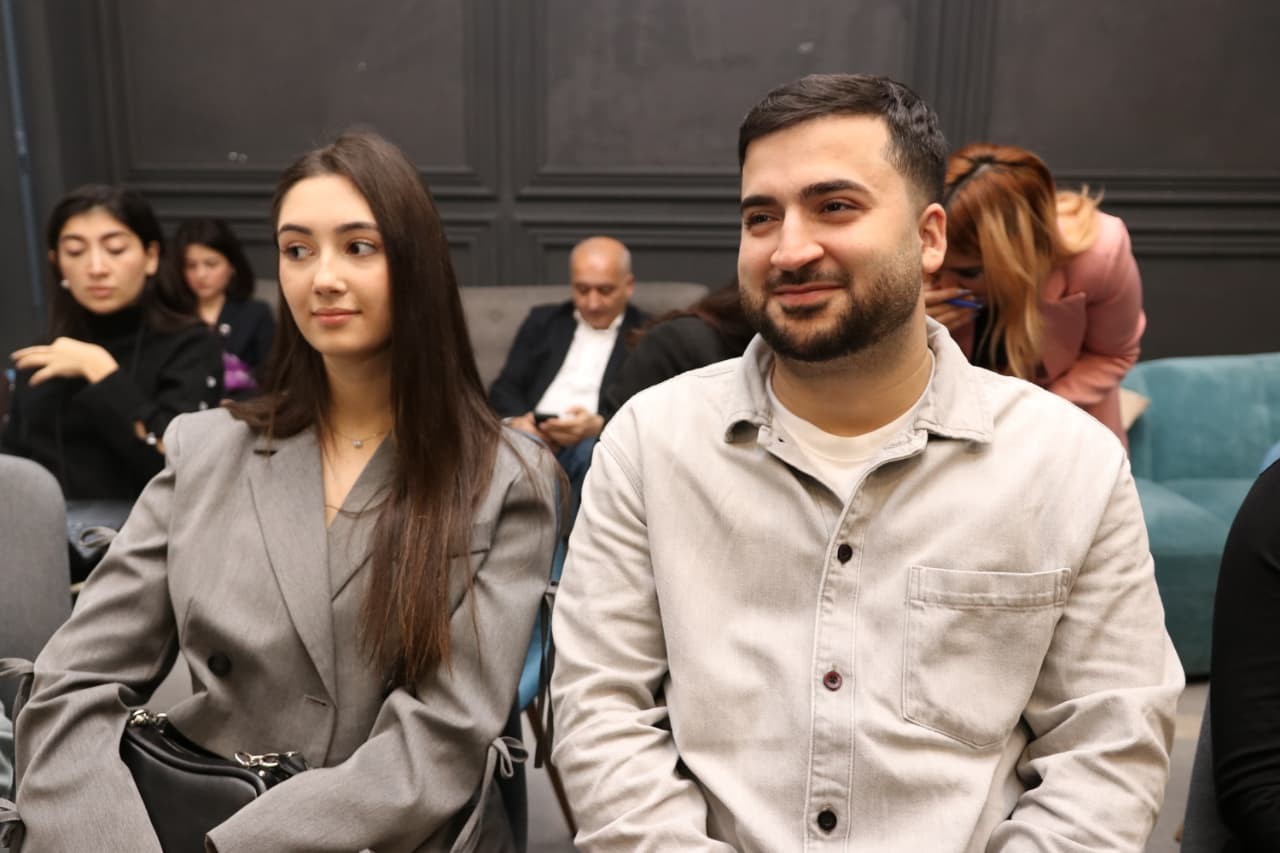 Fuad Muradov Budapeştdə diaspor gəncləri ilə görüşdü - FOTOLAR